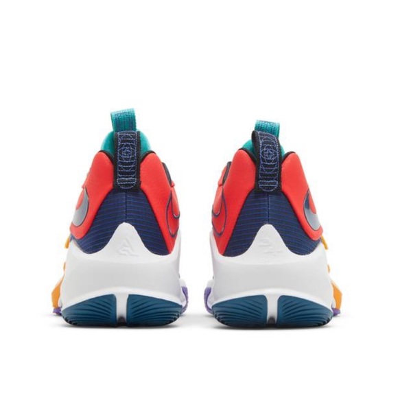 Nike Zoom Freak 3 'AntetokounBros' WMNS Sneakers - Picture 15 of 16